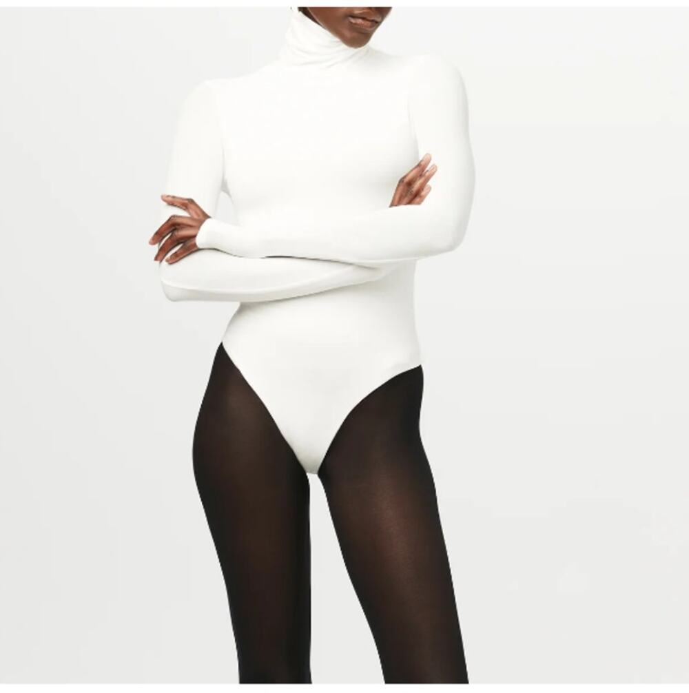 New NAKED WARDROBE Women's White Turtleneck Long Sleeves Bodysuit Size M